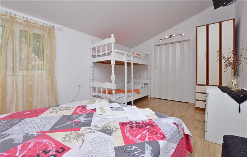 Apartment A3, for 5 persons