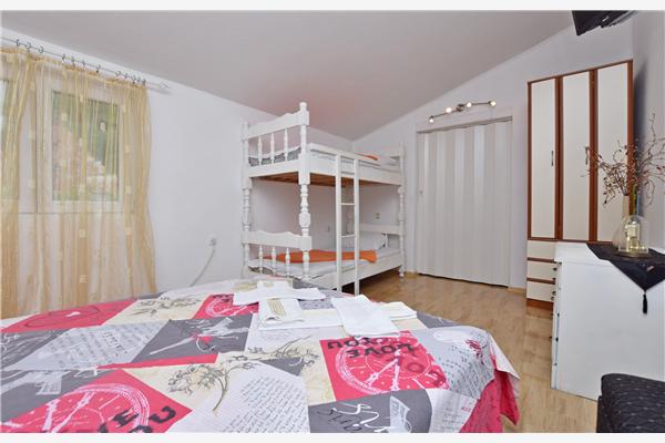 Apartment A3, for 5 persons