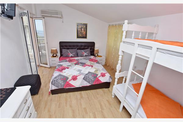 Apartment A3, for 5 persons