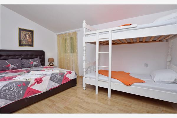 Apartment A3, for 5 persons