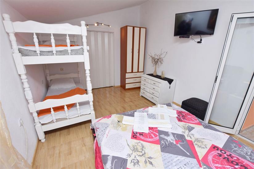 Apartment A3, for 5 persons