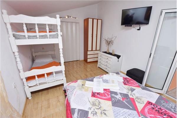 Apartment A3, for 5 persons