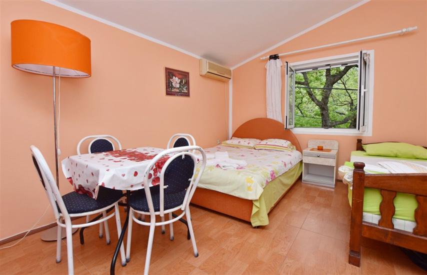 Apartment A4, for 3 persons