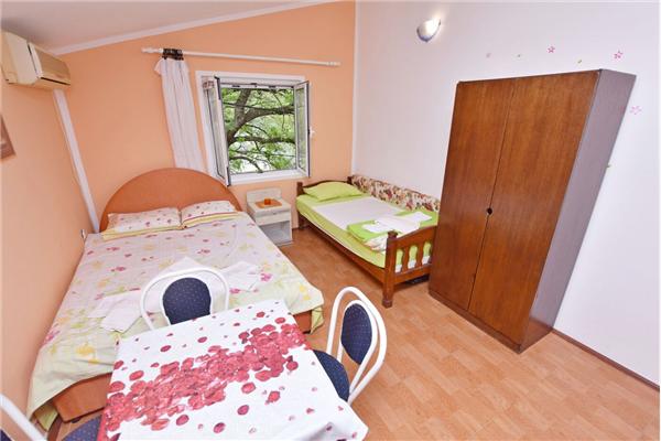 Apartment A4, for 3 persons