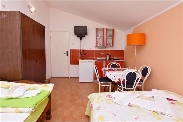Apartment A4, for 3 persons