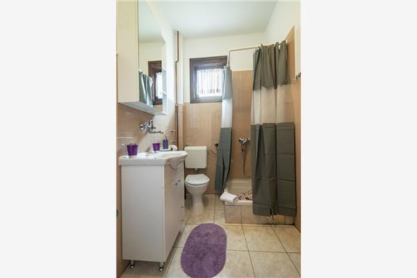 Room S1, for 5 persons