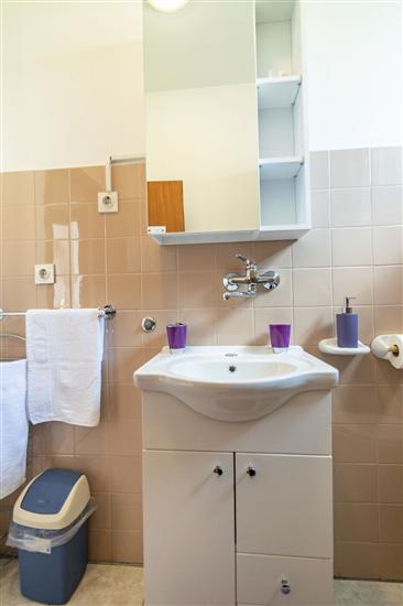 Room S1, for 5 persons