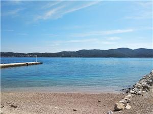 Boende vid strandkanten Pelješachalvön,BokaIvaFrån 724 SEK