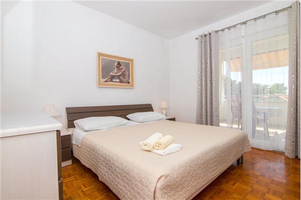 Apartment A1, for 5 persons