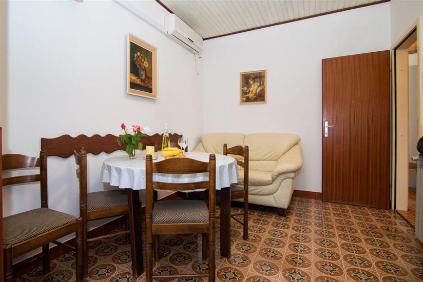 Apartment A1, for 5 persons