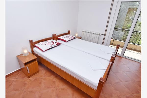 Room S1, for 2 persons