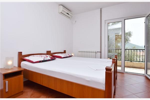 Room S1, for 2 persons