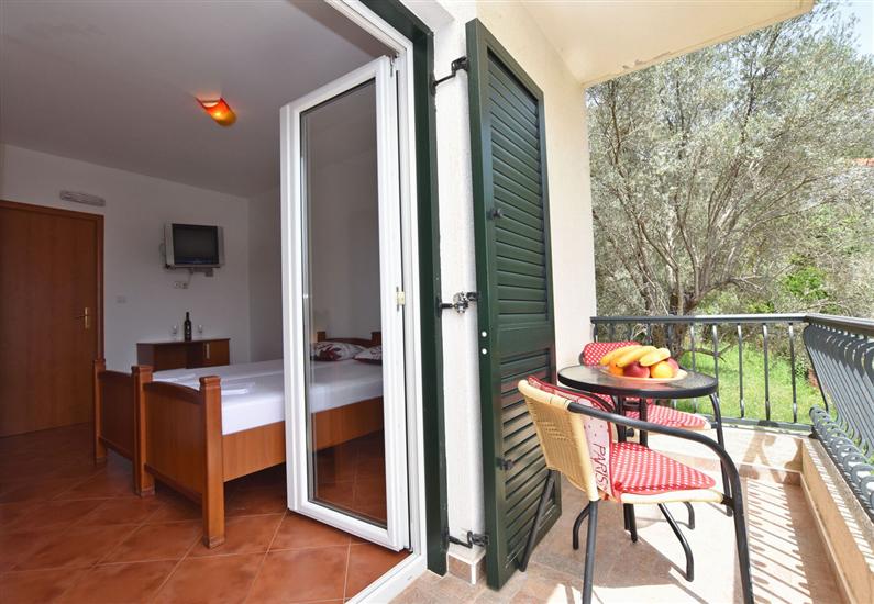 Room S1, for 2 persons