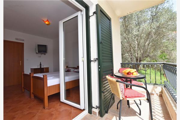 Room S1, for 2 persons