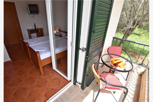 Room S1, for 2 persons