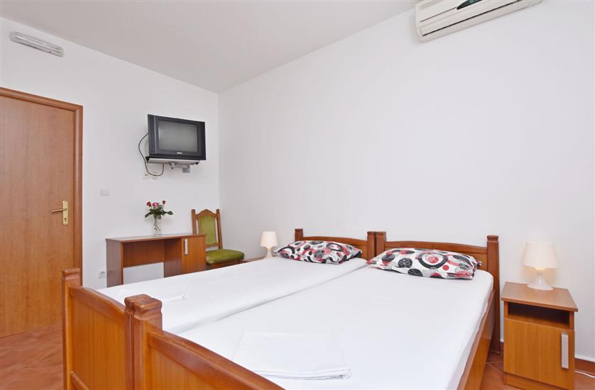 Room S2, for 2 persons