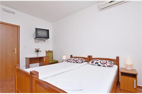 Room S2, for 2 persons