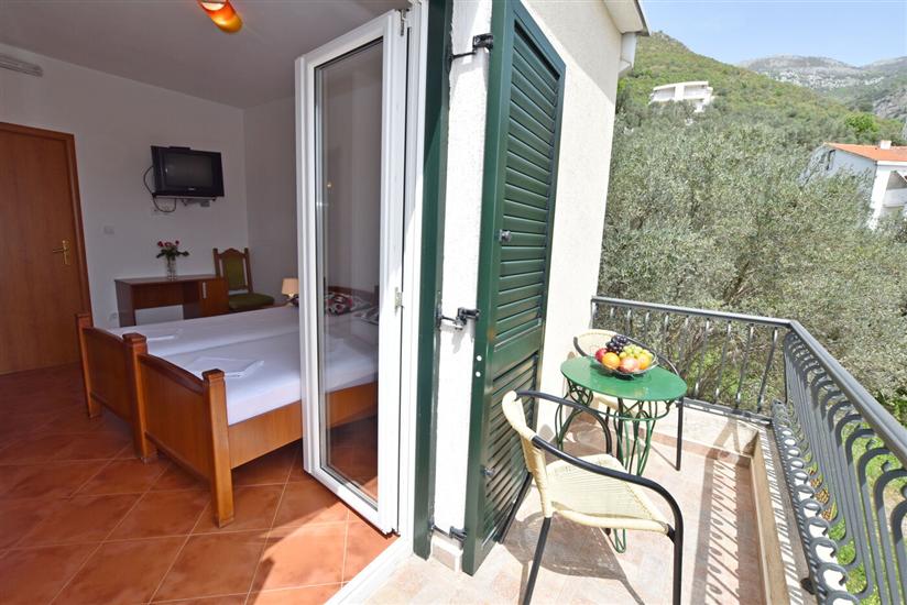 Room S2, for 2 persons