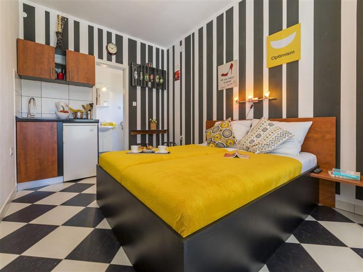 Room S1, for 2 persons