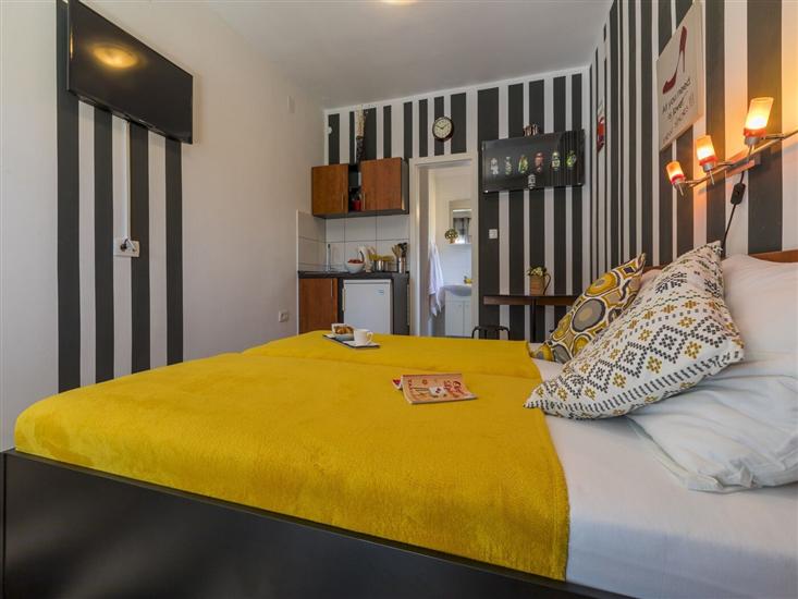 Room S1, for 2 persons