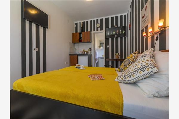 Room S1, for 2 persons