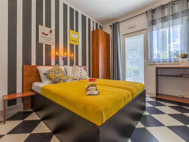 Room S1, for 2 persons