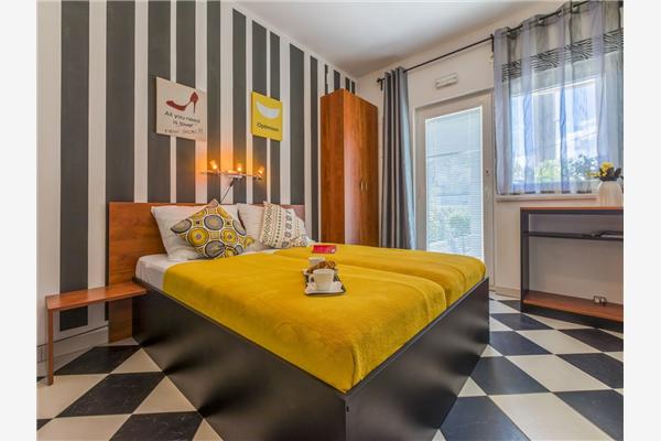 Room S1, for 2 persons