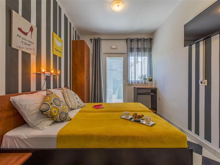Room S1, for 2 persons