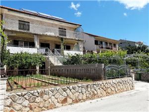 Apartment Middle Dalmatian islands,BookstudioFrom 80 €