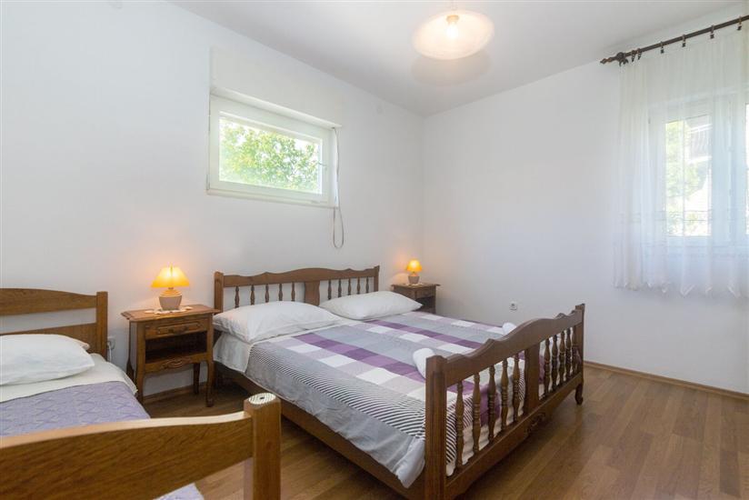 Apartment A1, for 5 persons