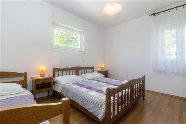 Apartment A1, for 5 persons