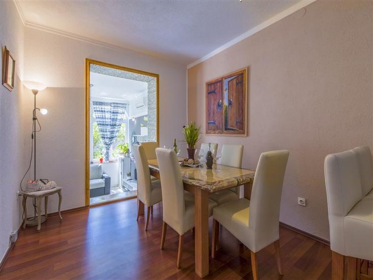 House K1, for 12 persons