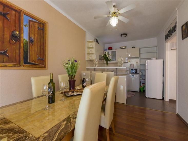 House K1, for 12 persons