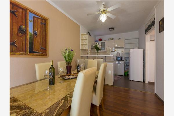 House K1, for 12 persons