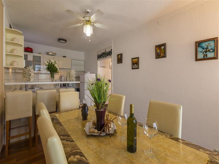 House K1, for 12 persons