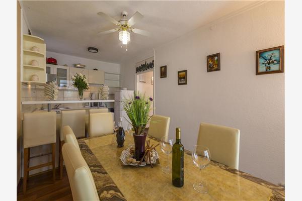 House K1, for 12 persons