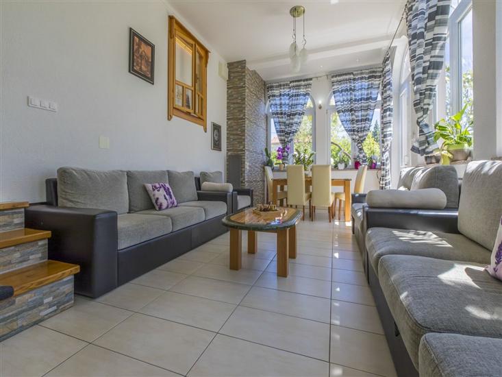 House K1, for 12 persons