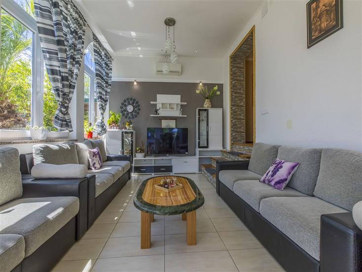 House K1, for 12 persons