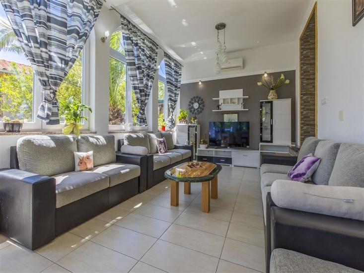 House K1, for 12 persons