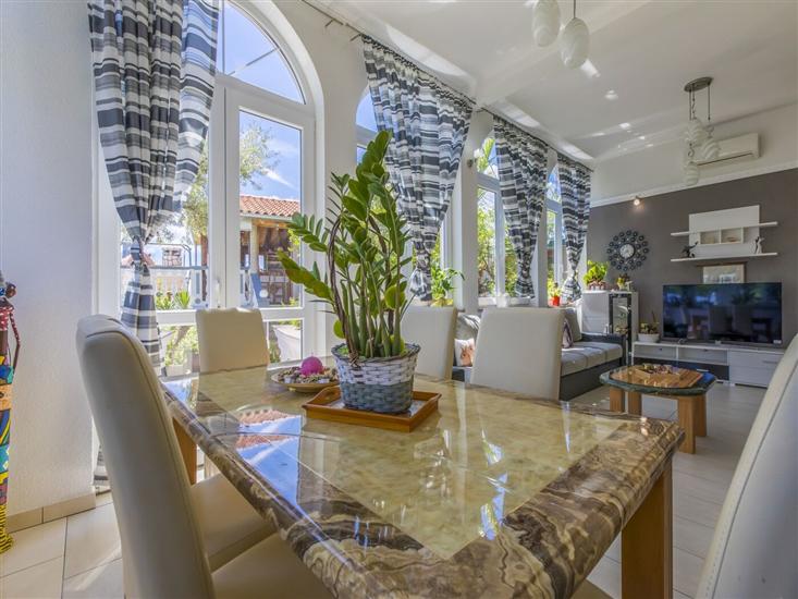 House K1, for 12 persons