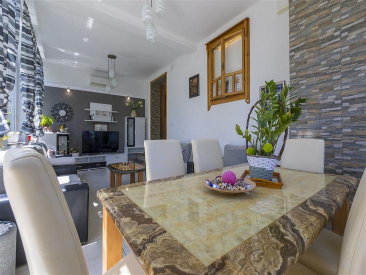 House K1, for 12 persons