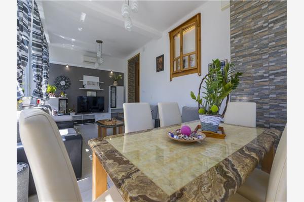 House K1, for 12 persons