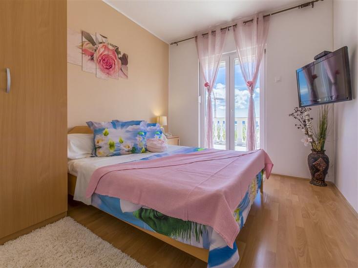 House K1, for 12 persons