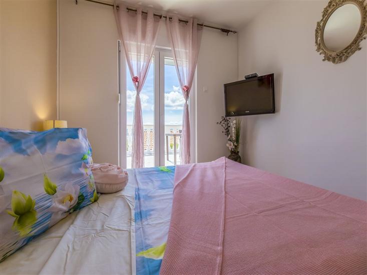 House K1, for 12 persons