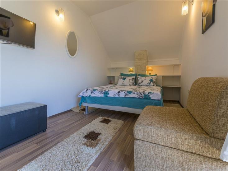 House K1, for 12 persons