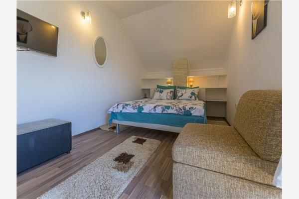 House K1, for 12 persons