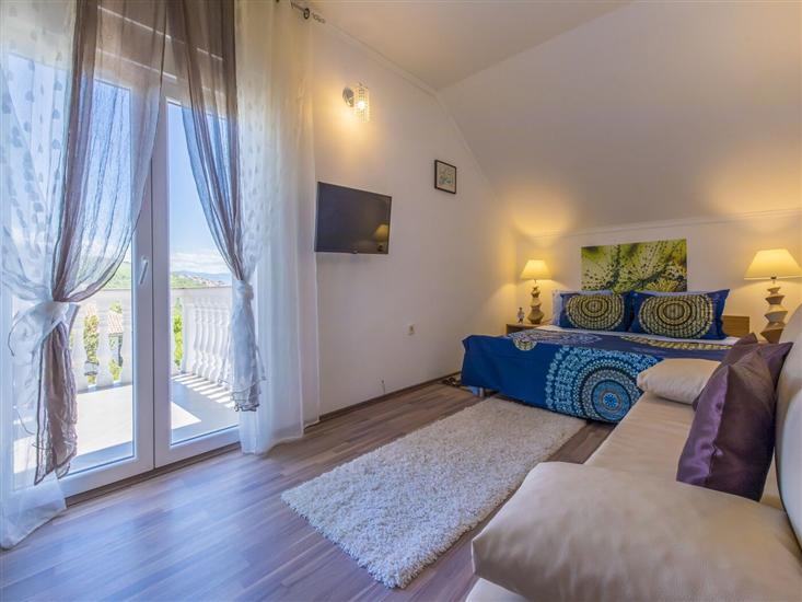 House K1, for 12 persons