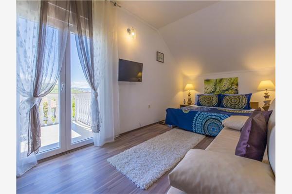 House K1, for 12 persons