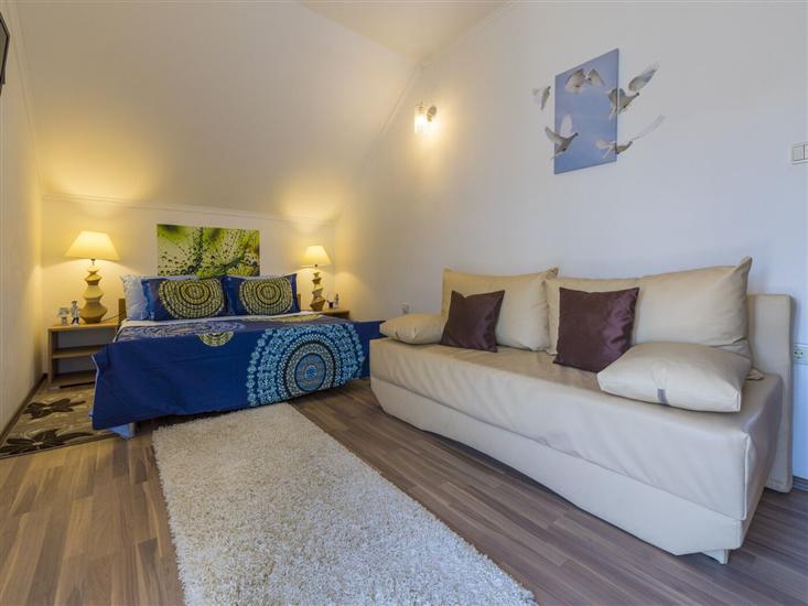 House K1, for 12 persons