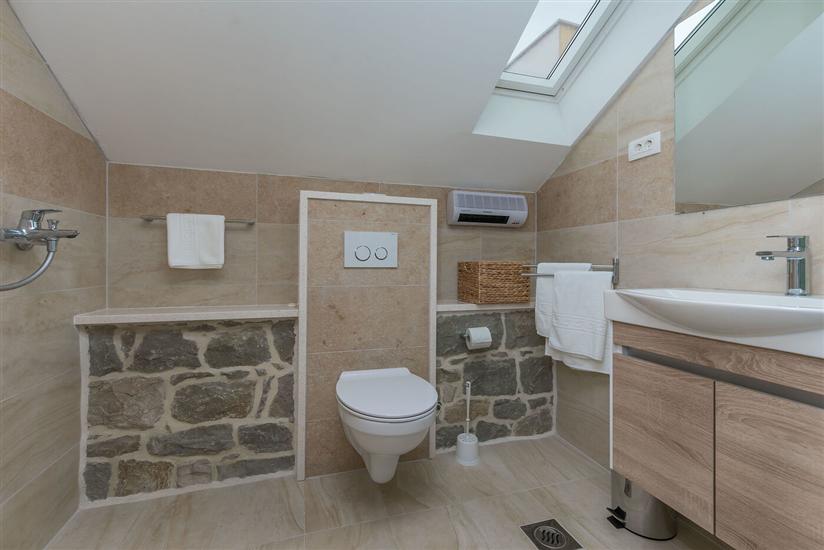 Apartment A1, for 5 persons